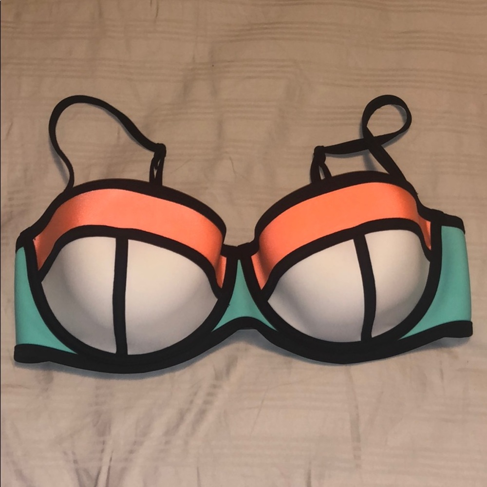 Brand new Triangl top